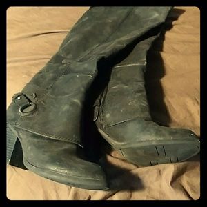 Pair of black fergalicious zipper on side of boots